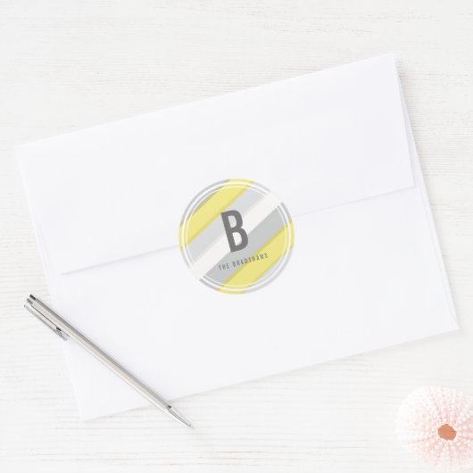 Monogram Geel Grijs Strepen Mod Nieuwjaar Vakantie Ronde Sticker (Envelop)