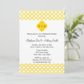 Monogram Geel Quatrefoil Pattern Weddenschap Kaart (Staand voorkant)