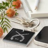 Monogram gekruiste pistolen zwart sleutelhanger (Voorkant Rechts)