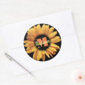 Monogram Gele Daisy Gerbera Aster Elegante Bloem Ronde Sticker (Envelop)