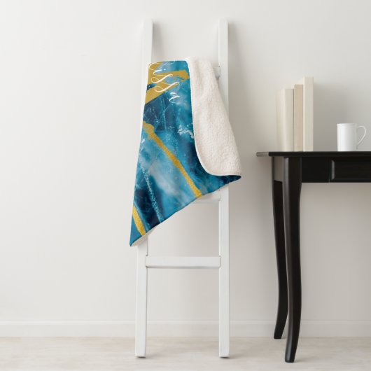 Monogram Geode Agate Gemstone Blue en Gold Sherpa Deken (In situ)