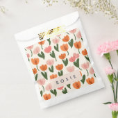 Monogram Gepersonaliseerd Schattige Spring Tulip P Bedankzakje (Gezegeld)