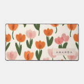 Monogram Gepersonaliseerd Schattige Spring Tulip P Bureaumat (Voorkant)