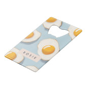 Monogram Gepersonaliseerd Sunny Side Up Egg Patroo Creditkaart Flessenopener (Voorkant Gekanteld)