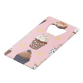 Monogram gepersonaliseerde Schattigee zoete cupcak Creditkaart Flessenopener (Achterkant Gekanteld)