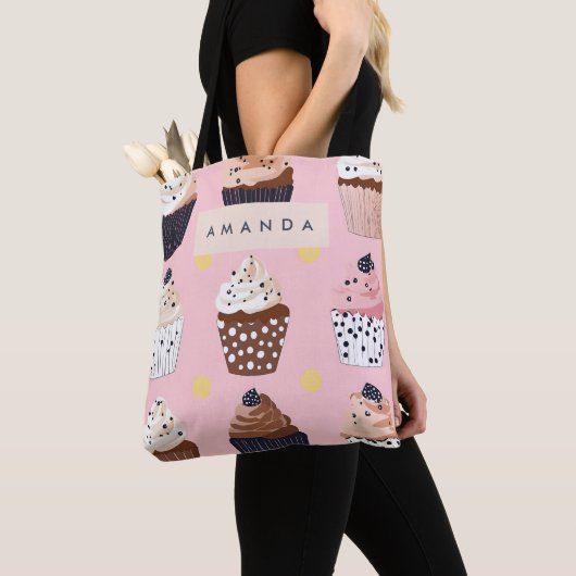 Monogram gepersonaliseerde Schattigee zoete cupcak Tote Bag (Dichtbij)