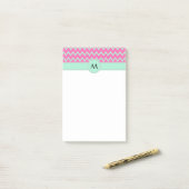 Monogram Girly Pink en Green Zigzag Pattern Post-it® Notes (Op bureau)