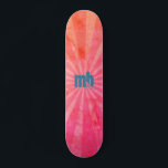 Monogram gloeiende zonnestralen persoonlijk skateboard<br><div class="desc">Een modern grunge ray patroon in sinaasappel en roze met een leuk bewerkbaar monogram in grijs. Personaliseer door de tekst in het tekstvak te bewerken of verwijder tekst voor geen monogram.</div>