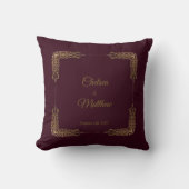 Monogram Gold en Burgundy Lace Wedding Pillow Kussen (Voorkant)