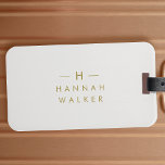 Monogram Gold Grey | Minimale legant Modern Bagagelabel<br><div class="desc">Een eenvoudig stijlvol aangepast monogram in een gouden moderne, minimalistische typografie op een elegante, minimalistische, zachte grijze achtergrond. De monogram initialen en de naam kunnen gemakkelijk samen met de eigenschaplijn worden gepersonaliseerd om een ontwerp zo uniek te maken zoals u bent! Het perfecte cadeau of accessoire op maat voor elke...</div>