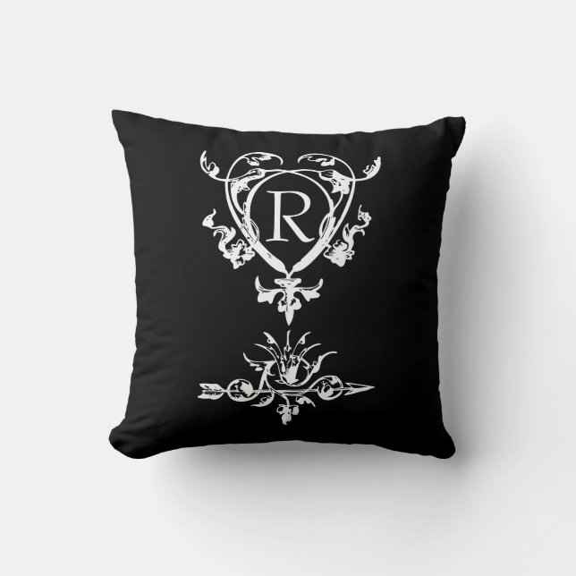 Monogram Gothic Heart en Arrow Motif Kussen (Voorkant)