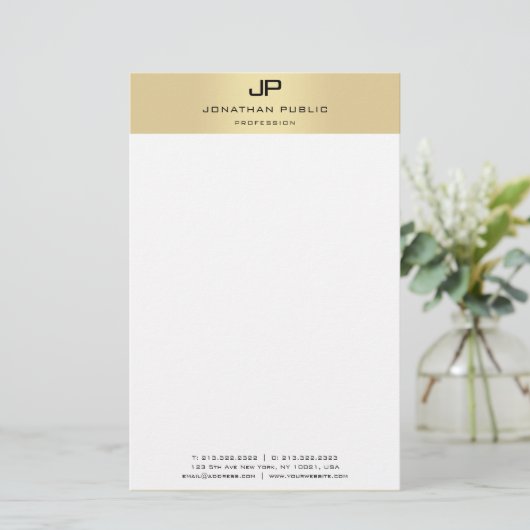 Monogram Goud en Wit Moderne Elegante Sjabloon Briefpapier (Staand voorkant)