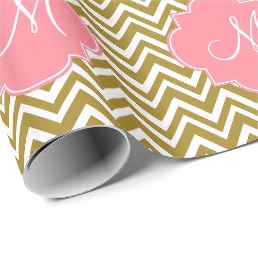 Monogram goud en witte Chevron Patroon met roze Cadeaupapier (Rol Hoek)