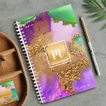 Monogram goud paarse groen marmer waterverf chic planner<br><div class="desc">Een fonkelende, faux gouden folie rechthoek met een script typografie monogram initiaal bedekt een rijke, goudgeaderde, paarse, groene, aqua en roze waterverf achtergrond op deze chique, elegante, trendy, aangepaste naam jaarlijkse planner. Personaliseer met je initiaal. Deze planner wordt geleverd in 2 maten: klein (5, 5 "x8, 5") en middelgroot (8,...</div>