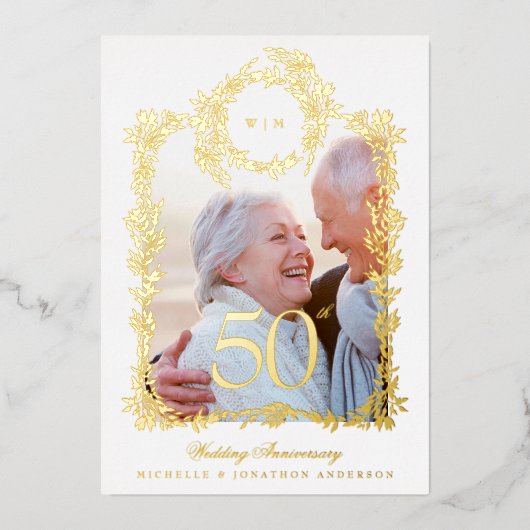 Monogram Gouden Krans 50ste Bruiloft Jubileum Folie Uitnodiging (Voorkant)