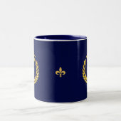 Monogram & gouden kroonplaat & Laurel op Navy Blue Tweekleurige Koffiemok (Center)
