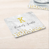 Monogram gouden stippen op marmer kartonnen onderzetters (Schuin)