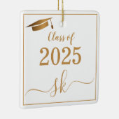 Monogram Graduation Cap Gold Script Class of 2025 Keramisch Ornament (Rechts)