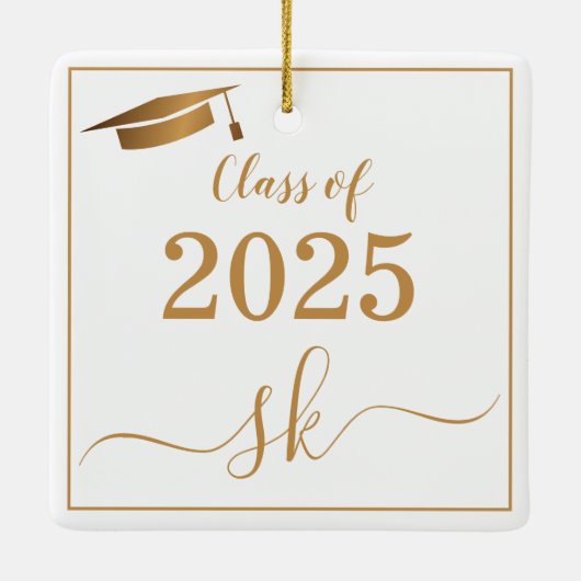 Monogram Graduation Cap Gold Script Class of 2025 Keramisch Ornament (Achterkant)