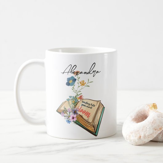 Monogram  grafische tekenbloemen met boek koffiemok (Met donut)