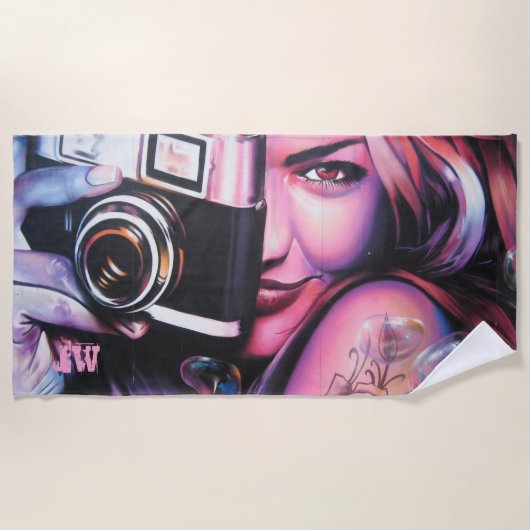 Monogram Grafitti Woman met camera Strandlaken (Voorkant)