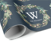 Monogram Greenery Wreath Kerstfeestdag marine Cadeaupapier (Rol Hoek)
