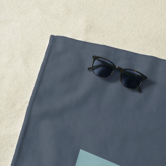 Monogram Grijs Blauw Gepersonaliseerd Strandlaken (In situ)