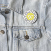Monogram grijs en geel Chevron Pattern Ronde Button 5,7 Cm (In situ)