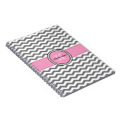 Monogram grijze Chevron en roze spiral notebook Notitieboek (Rechterzijde)