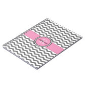 Monogram grijze Chevron en roze spiral notebook Notitieboek (Linkerzijde)