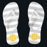 Monogram grijze en gele preppy stripes teenslippers<br><div class="desc">Aangepast gedrukte flip flop sandalen met een preppy nautical stripe patroon en uw aangepaste monogram of andere tekst in een cirkelvormig lijst. Klik aanpassen het om tekstdoopvonten en kleuren te veranderen of uw eigen afbeeldingen toe te voegen om unieke één van een soortontwerp te creëer!</div>