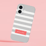Monogram grijze en koraalpreppy stripes iPhone 16 hoesje<br><div class="desc">Schattige meisjesmodern preppy streeppatroon,  gepersonaliseerd met een eenvoudig klassiek naammonogram in een contrasterend gekleurd lijst. Klik op Aanpassen om het tekstlettertype en de kleur te wijzigen in creëer uw eigen unieke ontwerp!</div>