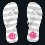Monogram grijze en roze preppy stripes teenslippers<br><div class="desc">Aangepast gedrukte flip flop sandalen met een preppy nautical stripe patroon en uw aangepaste monogram of andere tekst in een cirkelvormig lijst. Klik aanpassen het om tekstdoopvonten en kleuren te veranderen of uw eigen afbeeldingen toe te voegen om unieke één van een soortontwerp te creëer!</div>