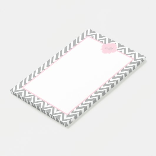 Monogram grijze en witte Chevron met Pastel Roze Post-it® Notes (Schuin)
