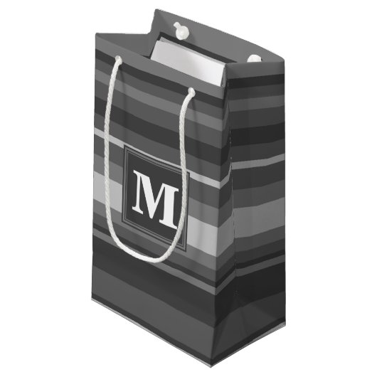 Monogram grijze strepen klein cadeauzakje (Voorkant Gekanteld)