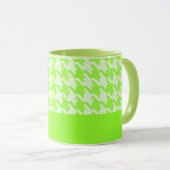 Monogram groen en wit houndstooth patroon mok (Voorkant rechts)