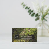 Monogram groene mossy-boomoppervlak grijze driehoe visitekaartje (Staand voorkant)