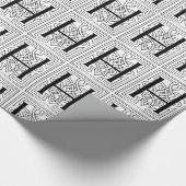 Monogram H Initiaal Black en White Floral Pattern Cadeaupapier (Hoek)