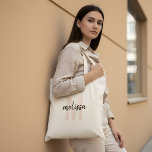 Monogram handgeschreven penseel Eenvoudig Tote Bag<br><div class="desc">Eenvoudig monogram en naam in handschrift borstellettertype.</div>