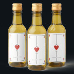 Monogram harten spelen Kaart bruiloft Wijn Etiket<br><div class="desc">Een uniek monogram harten spelen kaart stijl bruiloft ontwerp. Een indrukwekkend ontwerp dat elementen gebruikt van speelkaarten tot creëer en een uniek ontwerp voor bruidsbriefpapier. Een elegante rode hart bruiloft paar monogram. Een een van een soort speelkaart bruiloft drank fles label ontwerp met moderne elementen. Overeenkomende bruiloft uitnodigingen en andere...</div>