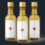 Monogram harten spelen Kaart bruiloft Wijn Etiket<br><div class="desc">Een uniek monogram harten spelen kaart stijl bruiloft ontwerp. Een indrukwekkend ontwerp dat elementen gebruikt van speelkaarten tot creëer en een uniek ontwerp voor bruidsbriefpapier. Een elegante rode hart bruiloft paar monogram. Een een van een soort speelkaart bruiloft drank fles label ontwerp met moderne elementen. Overeenkomende bruiloft uitnodigingen en andere...</div>