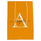 Monogram Helder Oranje | Minimalistische Elegantie Medium Cadeauzakje (Achterkant)