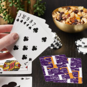 Monogram Herhalende Naam Patroon Paarse Pokerkaarten (Insitu)