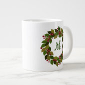 Monogram Holiday Wreath | Bergen en bladeren Grote Koffiekop (Voorkant rechts)