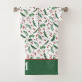 Monogram Holly and Red Berry Bad Handdoek (Insitu)