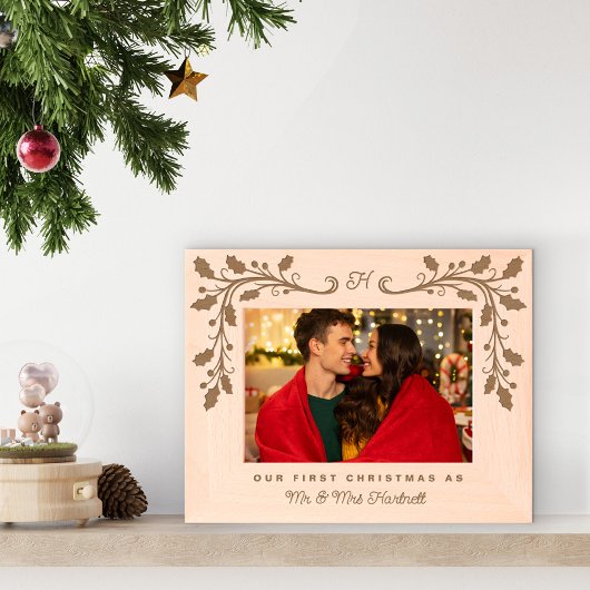 Monogram Holly Frame First Christmas as Mr & Mrs Gegraveerde Lijstjes