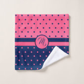 Monogram Hot Pink en Navy Polka Dot Pattern Bad Handdoek (Wasdoekje)