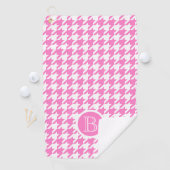 Monogram Houndstooth Stijl Roze Wit Gepersonalisee Golfhanddoek (Insitu)