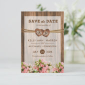 Monogram hout Harten met roze en witte rozen Save The Date (Staand voorkant)