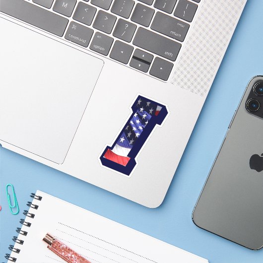 Monogram I Amerikaanse vlagbrief I Initiaal VS Sticker (Laptop met iPhone)